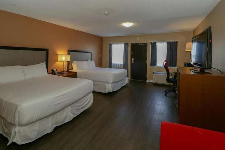 2 Queen Beds Lakeside West Wing (7 of 9)