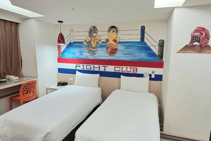 Room 14 of 32