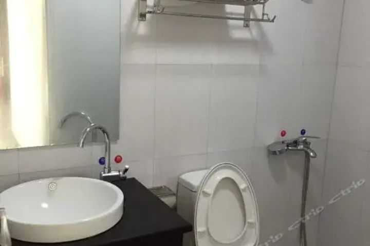 Room 4 of 4