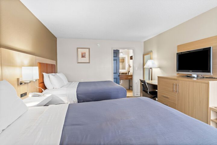 2 Queen Beds Stair Accessible Only Bathtub (6 of 10)