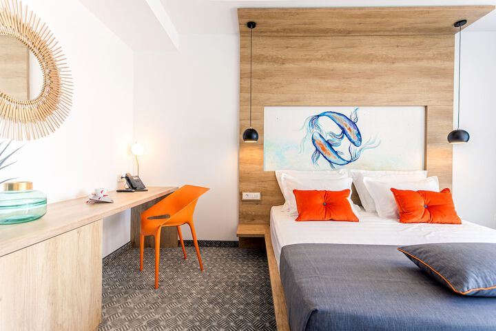 Room 4 of 44