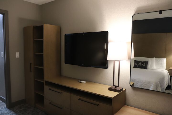 1 King Bed (7 of 37)