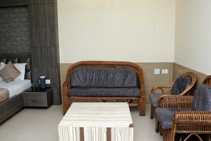 Room 4 of 20