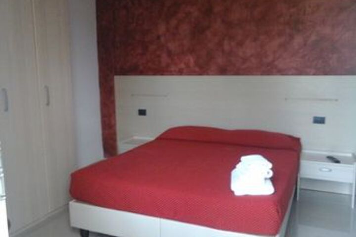 Room 32 of 43