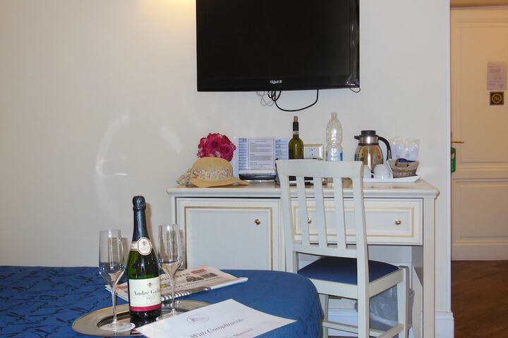 Room 2 of 6