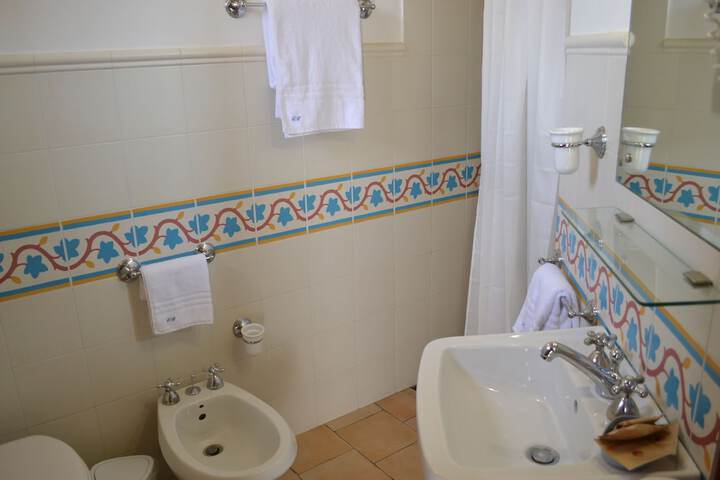 Room 33 of 48