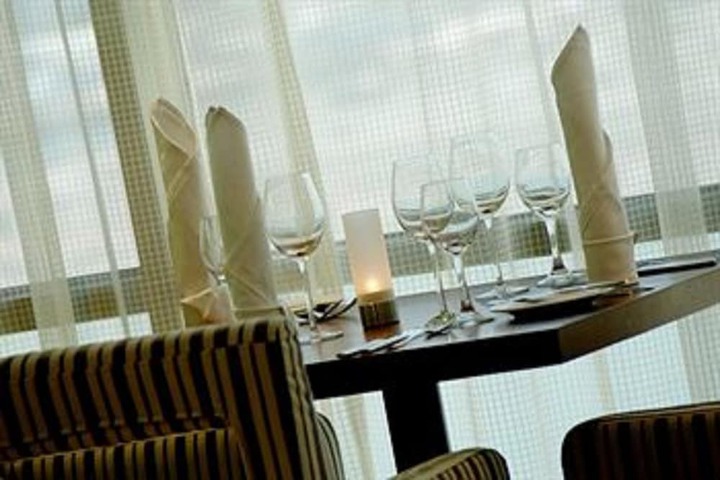 Dining 70 of 76