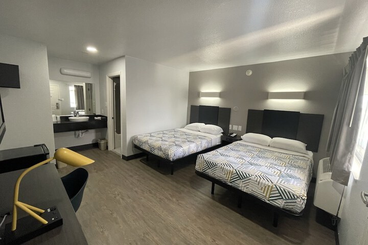 2 Double Beds (1 of 29)