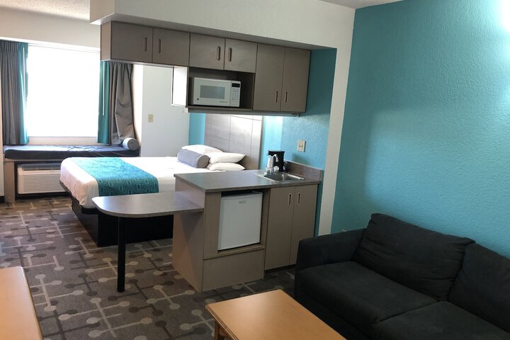 1 Queen Bed (2 of 15)