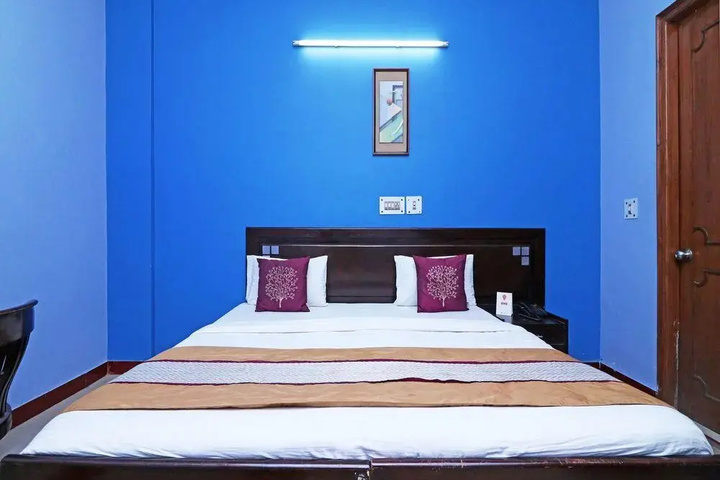 Room 3 of 8