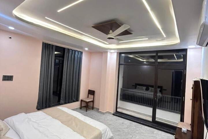 Room 6 of 15