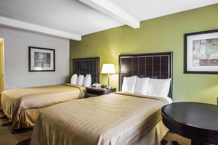 2 Double Beds (8 of 9)