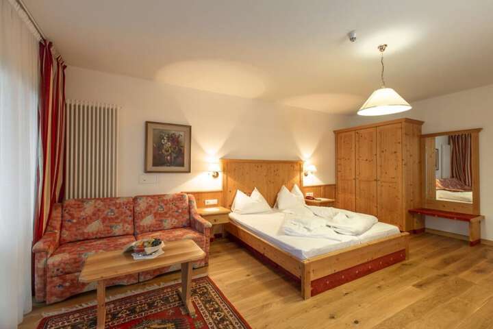 Room 10 of 38
