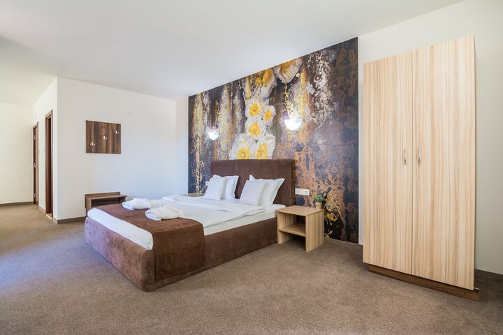 Room 12 of 36