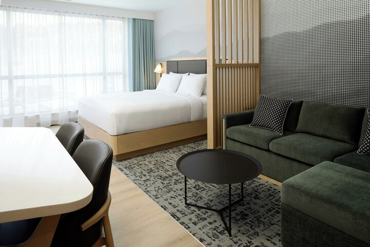 Room 20 of 38