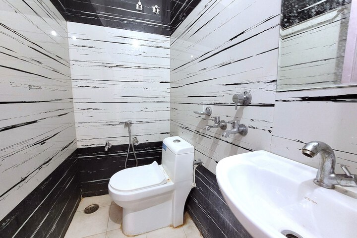 Room 10 of 14