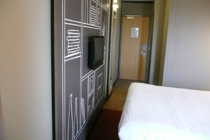 Room 10 of 64
