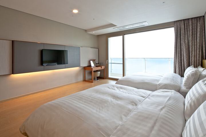 Room 4 of 101