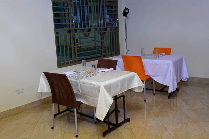 Dining 33 of 69