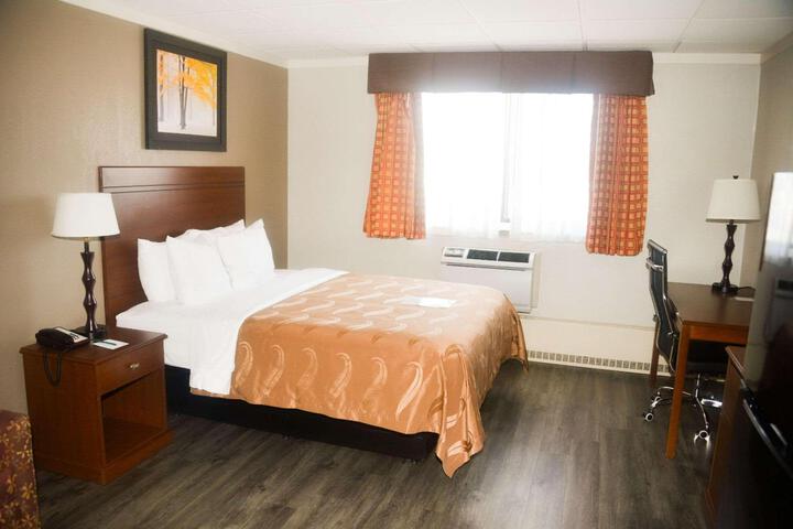 2 Queen Beds (9 of 18)