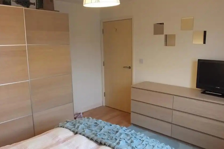 Room 6 of 12