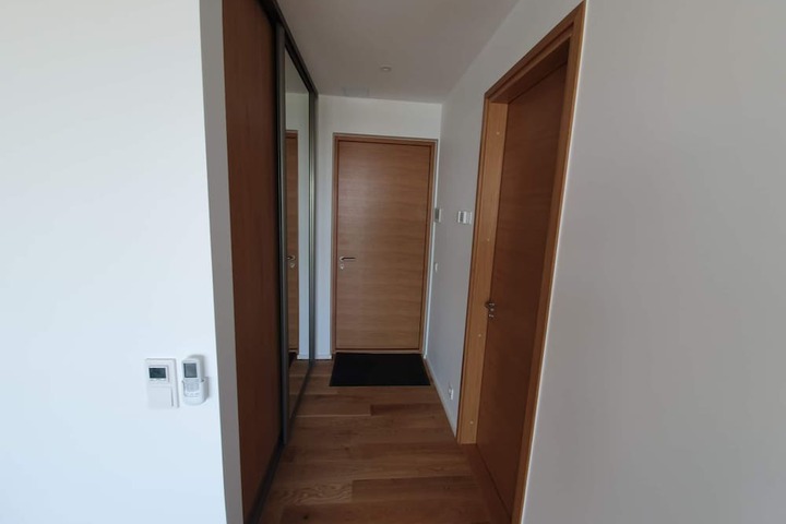 Room 8 of 79
