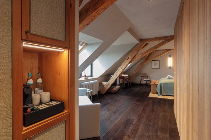 Room 4 of 39