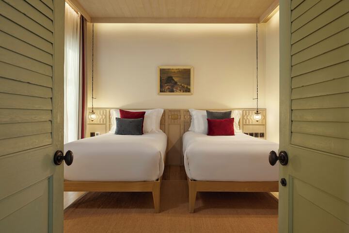 Room 26 of 164