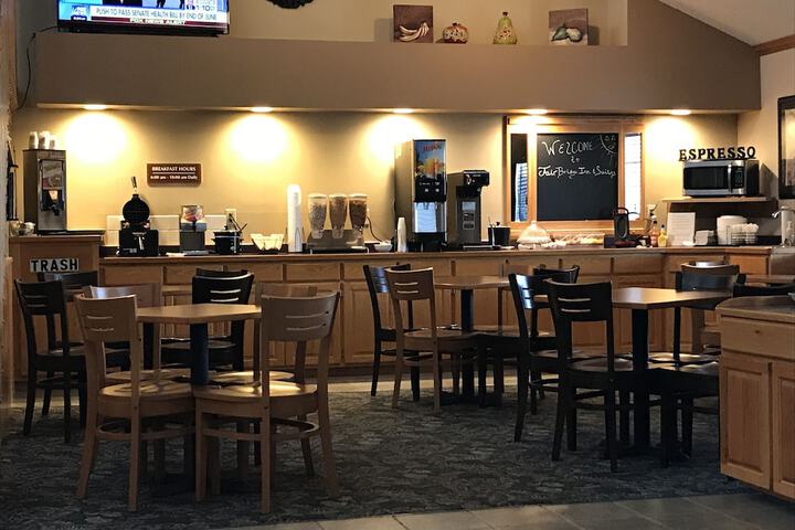 Breakfast/Coffee Service 28 of 39