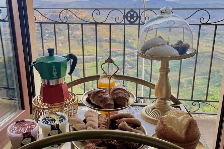 Breakfast/Coffee Service 95 of 98