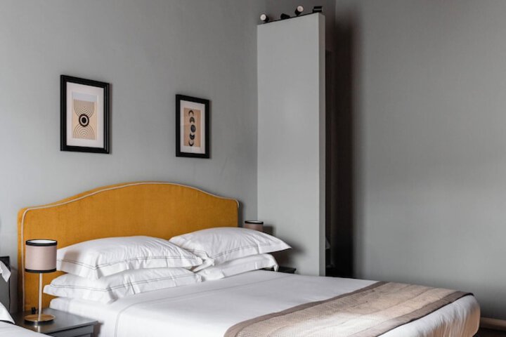 Room 43 of 76