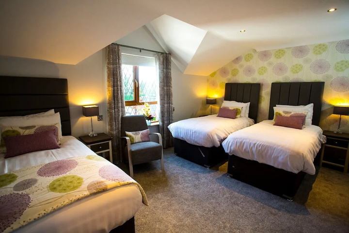 Room 4 of 20