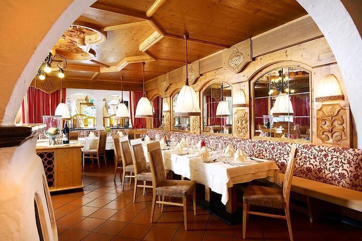 Dining 20 of 46