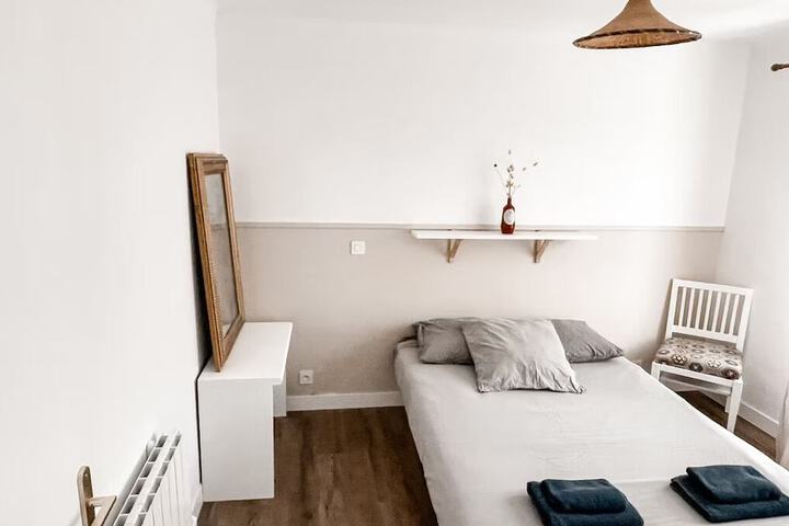 Room 6 of 45