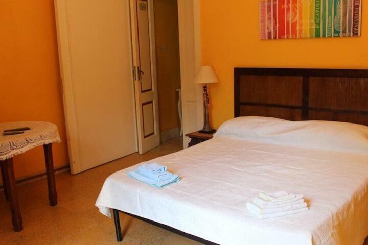 Room 6 of 8