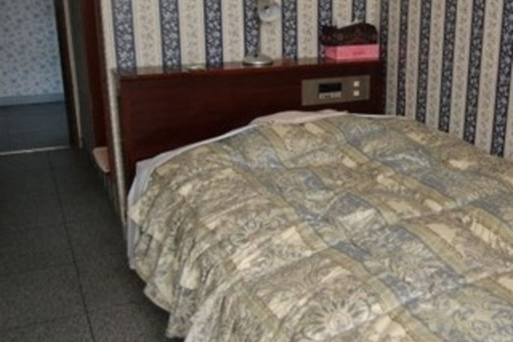 Room 3 of 4