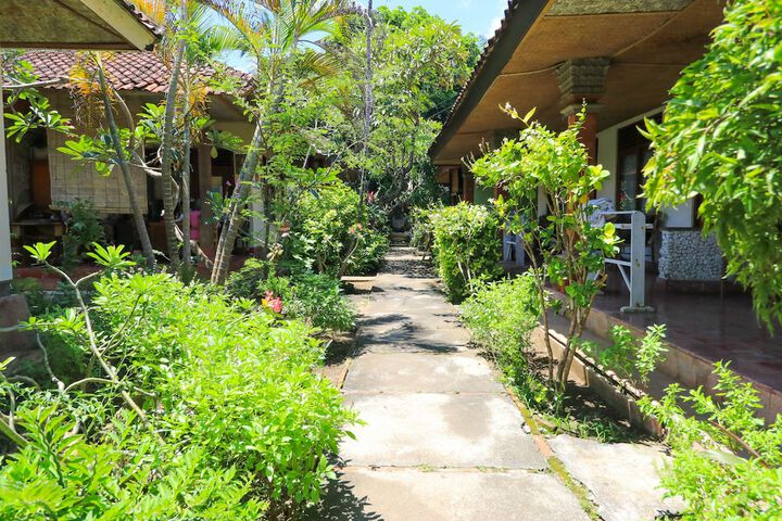 Hotel Exterior 21 of 24