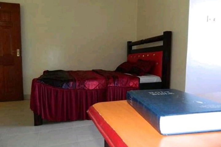 Room 5 of 15