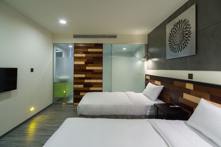 Room 17 of 42