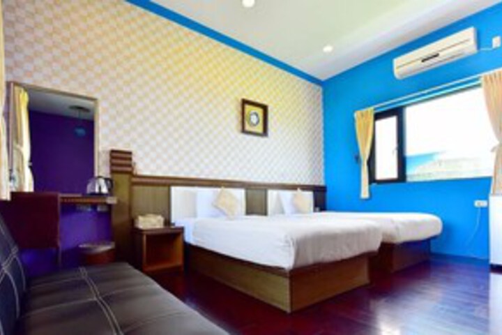 Room 15 of 28