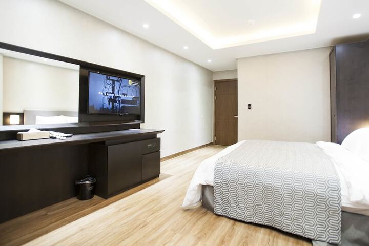 Room 25 of 119