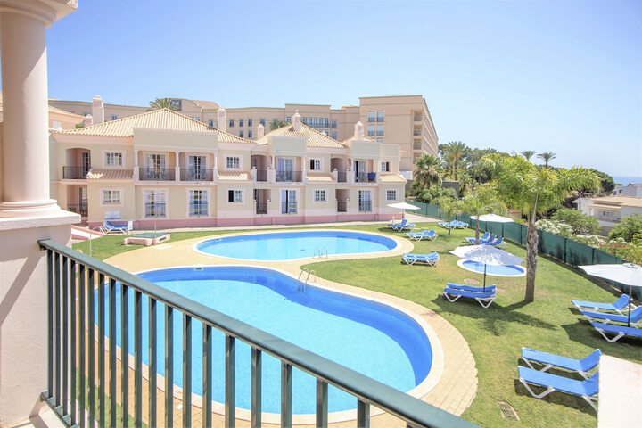Hotel Pool