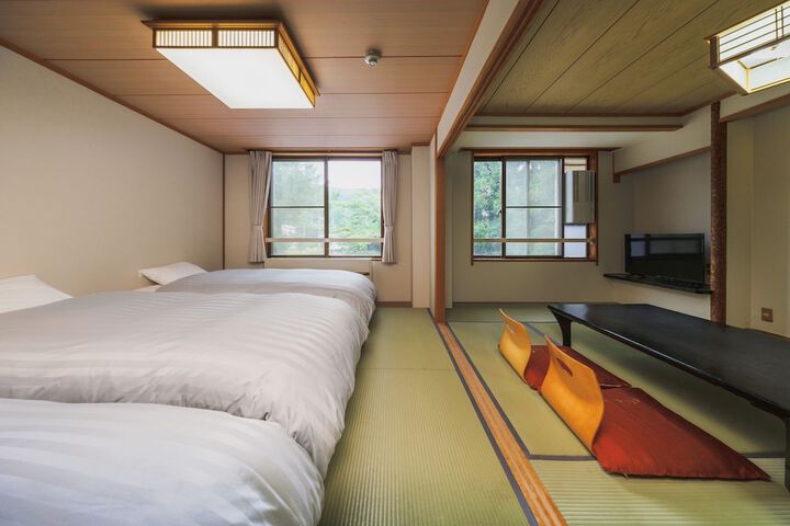 Room 17 of 33