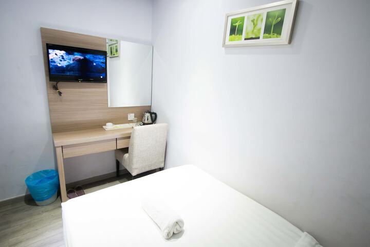 Room 10 of 51
