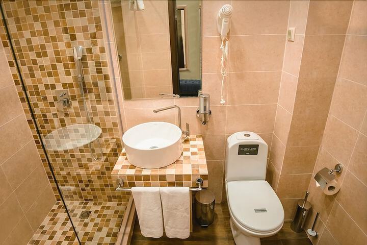 Room 10 of 20