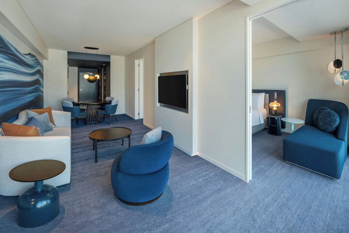 Lounge 88 of 118