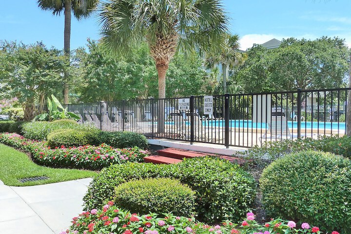 Exercise/lap pool