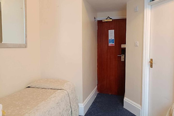 Room 120 of 283