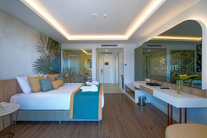Room 6 of 28