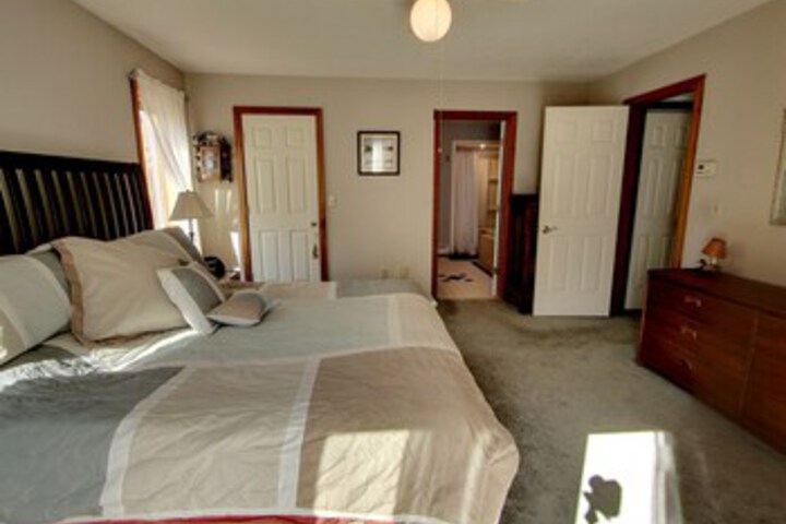 Room 27 of 34